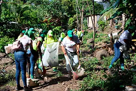 Operativo de limpieza, corte de grama y recolección de enseres refuerza la lucha contra el dengue en La Esperanza de Kuna Nega