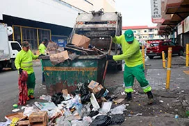 Operativo de limpieza y barrido de calles en Calle 29 y La Cuchilla de Calidonia
