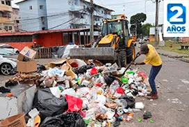 Recolección de desechos en Calle 22, Victoriano Lorenzo, Río Abajo, con apoyo de retroexcavadora y volquete.
