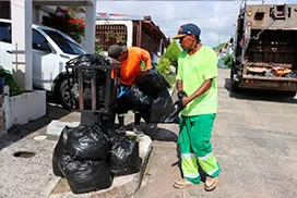 Camión compactador en recolección en El Crisol, corregimiento José Domingo Espinar