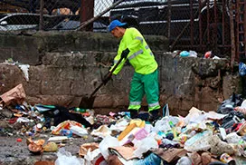 Labores de recolección de desechos en corregimiento Santa Ana