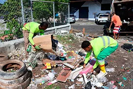 Camión compactador realiza labores de recolección de desechos en el Sector 1 de Don Bosco, corregimiento de Belisario Porras.