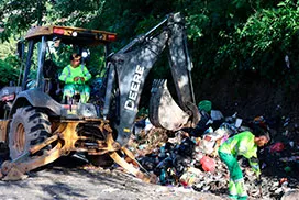 Barrido y limpieza de áreas públicas en Tinajitas, corregimiento de Belisario Frías