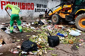 Labores de recolección de desechos sólidos en el corregimiento de Curundú.