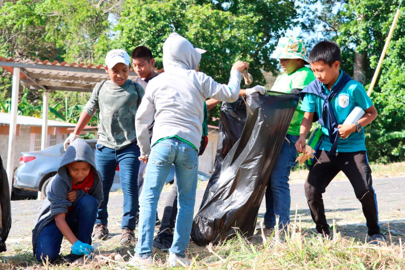 Comunidad de Kuna Nega se une en masiva jornada de limpieza por el Día Mundial de la Tierra