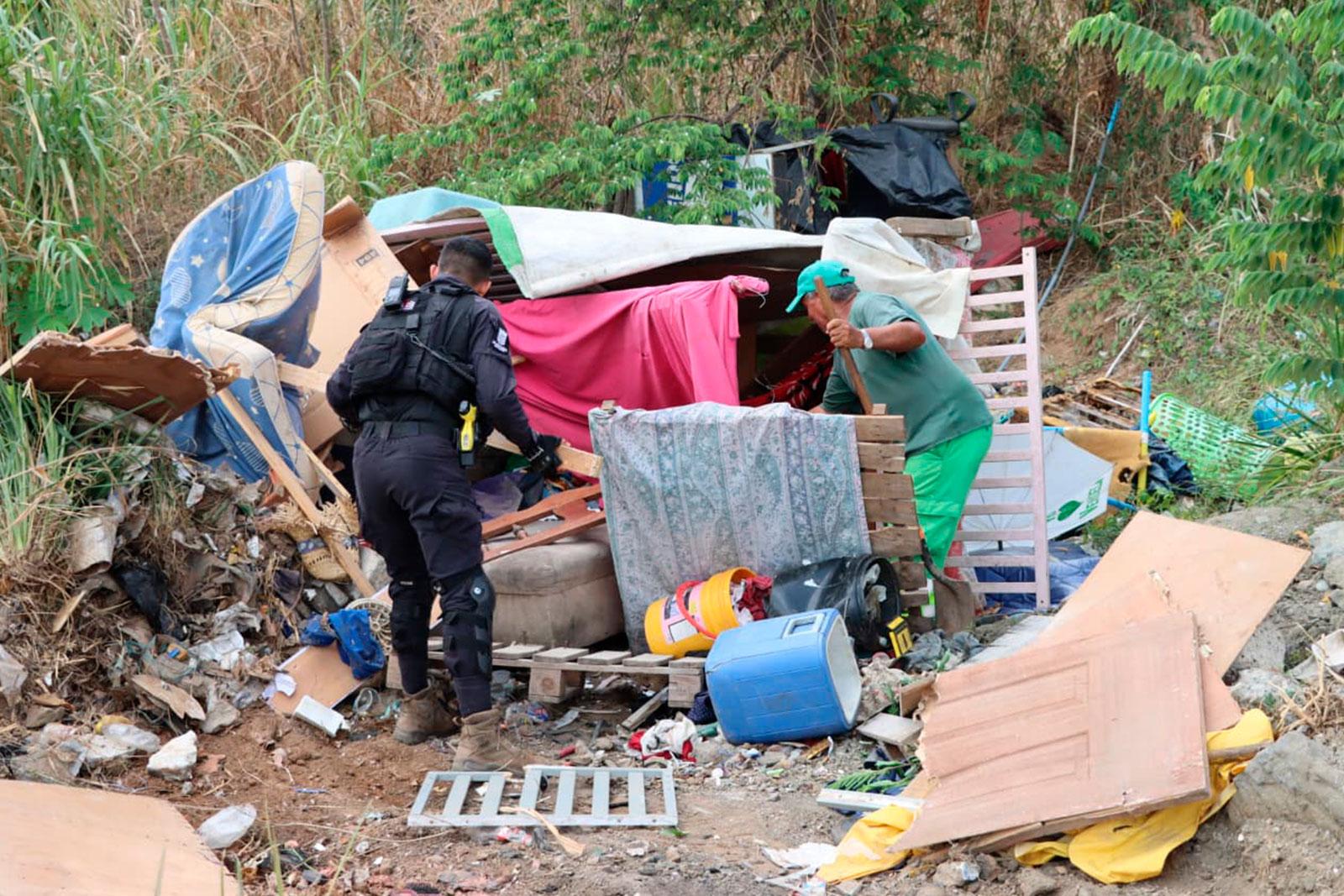 Operativo conjunto elimina estructuras improvisadas y sanea puntos críticos en el río Tocumen