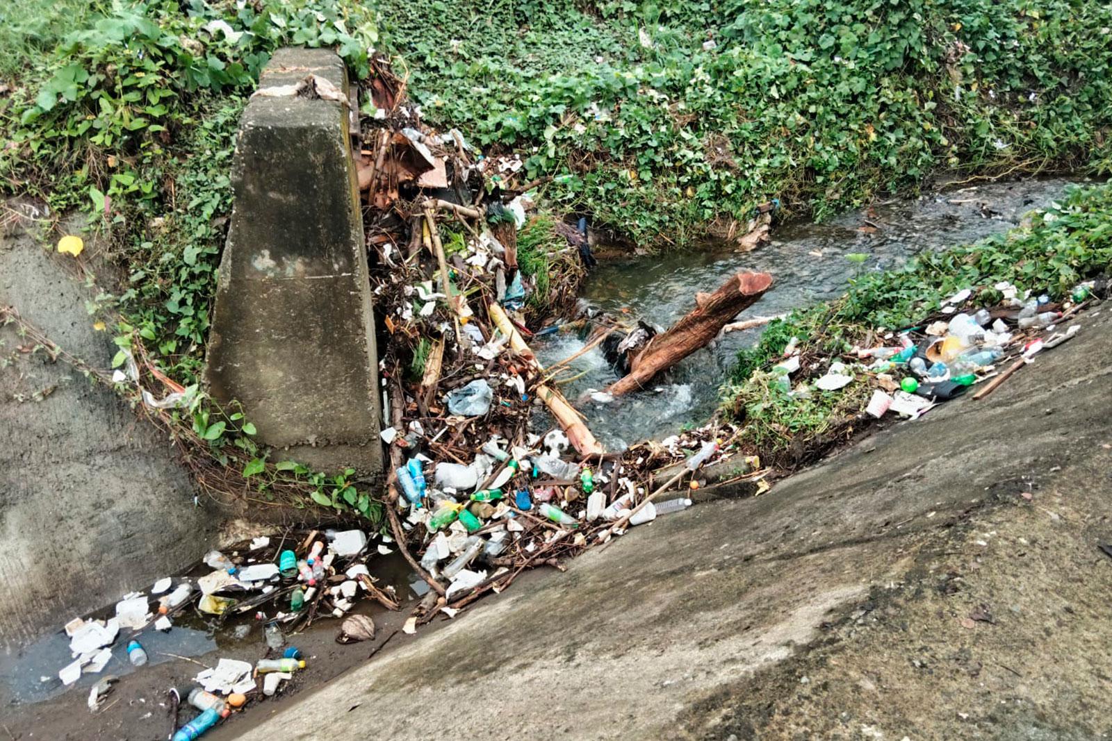 Trabajos de dragado mitigan riesgos de inundación en el sector de 9 de Enero