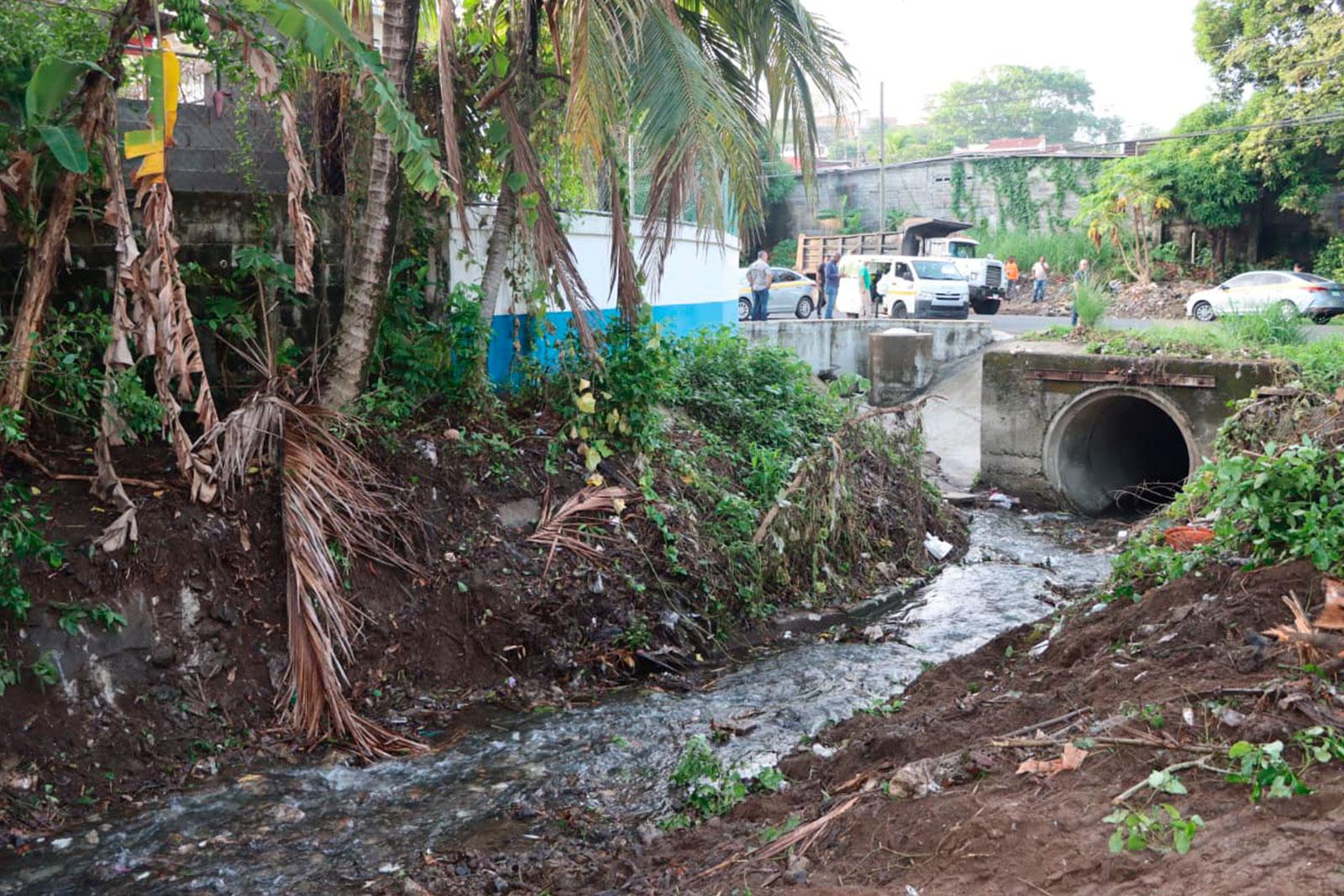 Trabajos de dragado mitigan riesgos de inundación en el sector de 9 de Enero