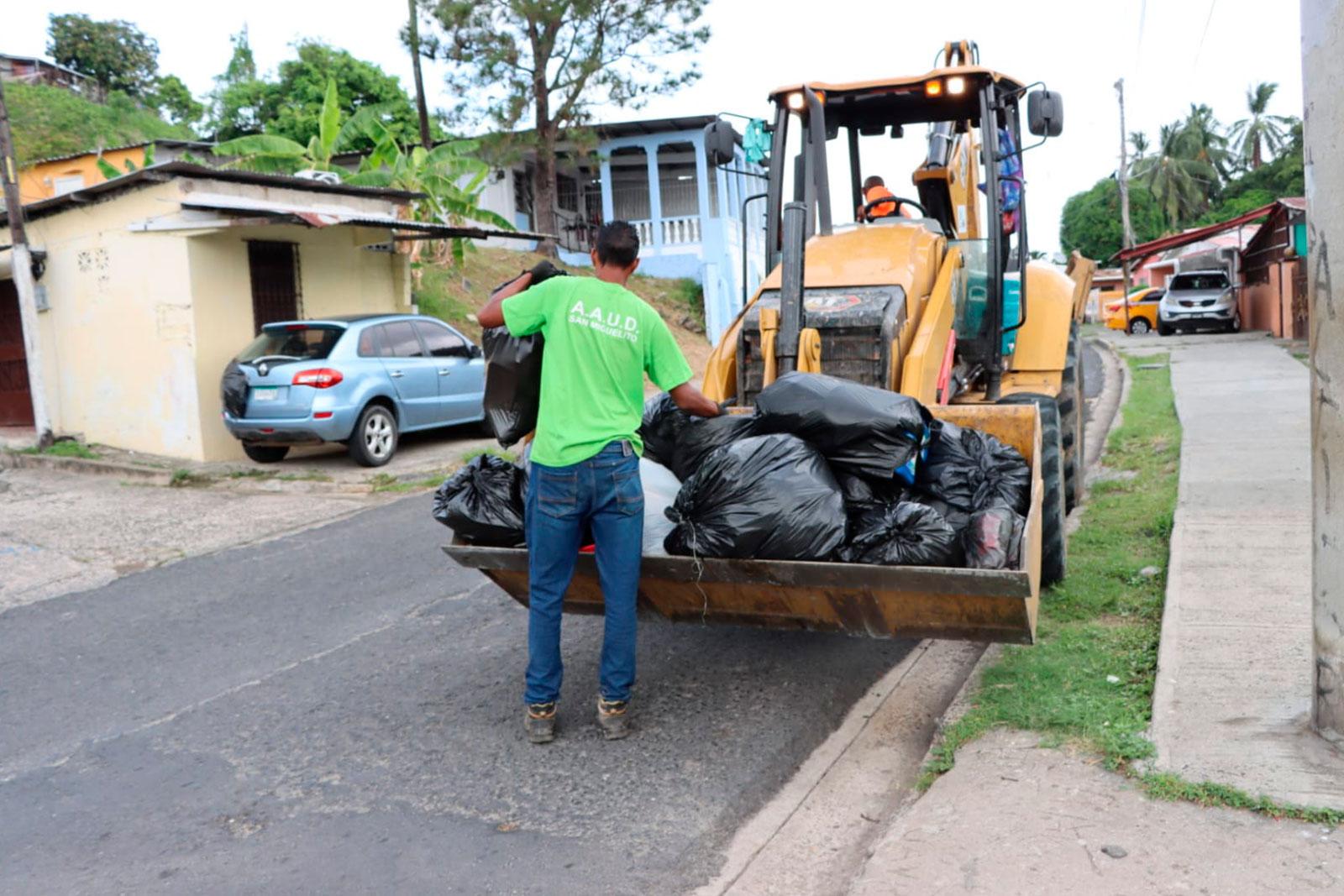 Reforzamos la recolección de desechos en Calle A, corregimiento José Domingo Espinar