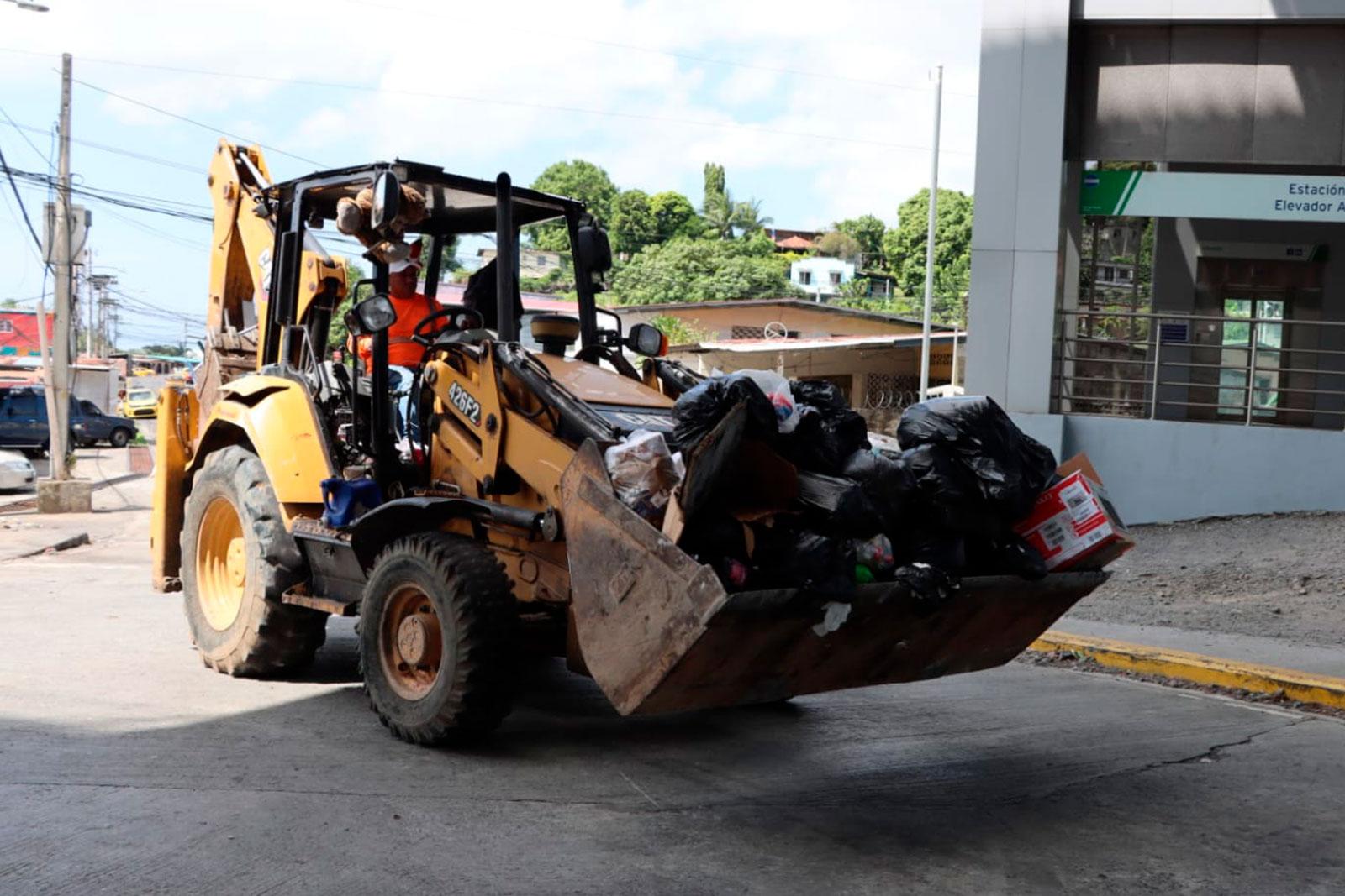 Se intensifica operativos de limpieza en Pacora, 24 de Diciembre y Juan Díaz