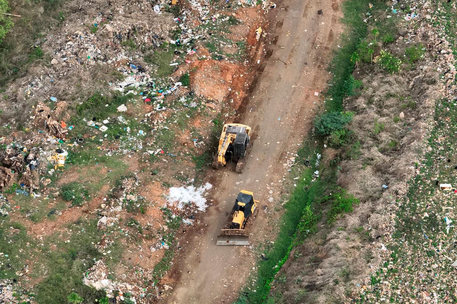 Trabajo de adecuaciones en el Vertedero de Chitré