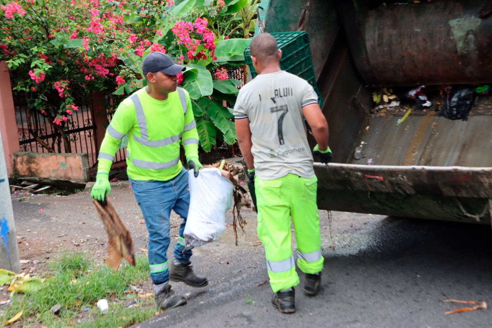 Camión compactador desechos San Isidrio, corregimiento Omar Trujillo