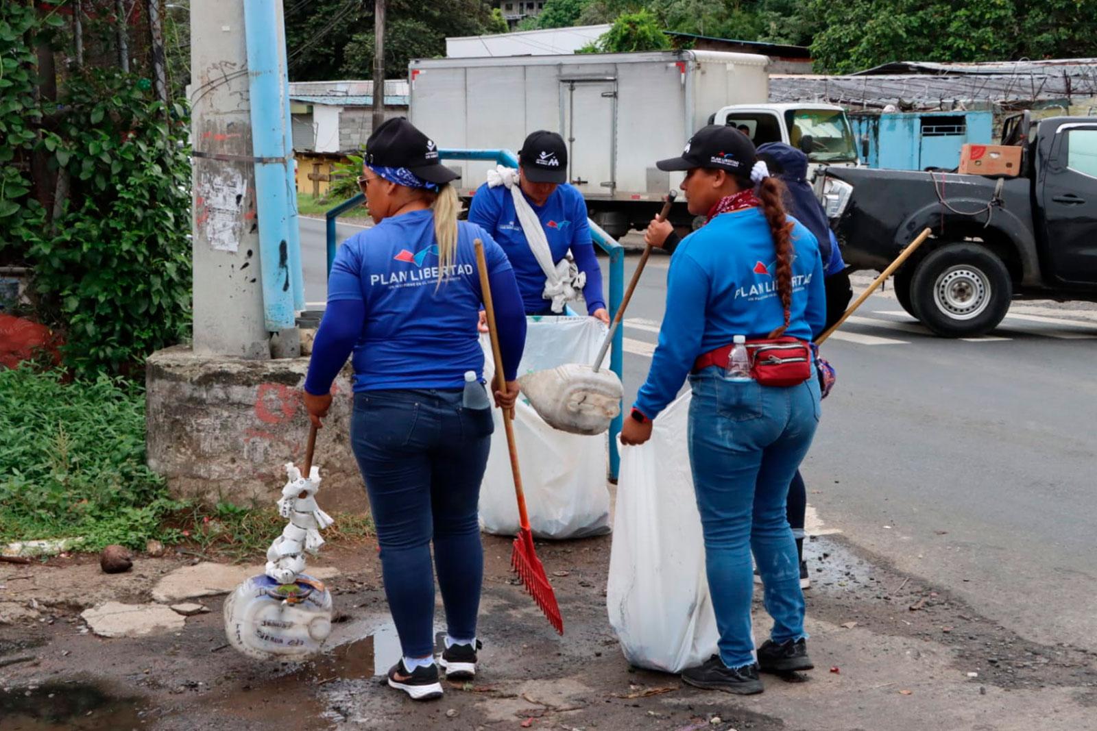 Camión compactador desechos San Isidrio, corregimiento Omar Trujillo