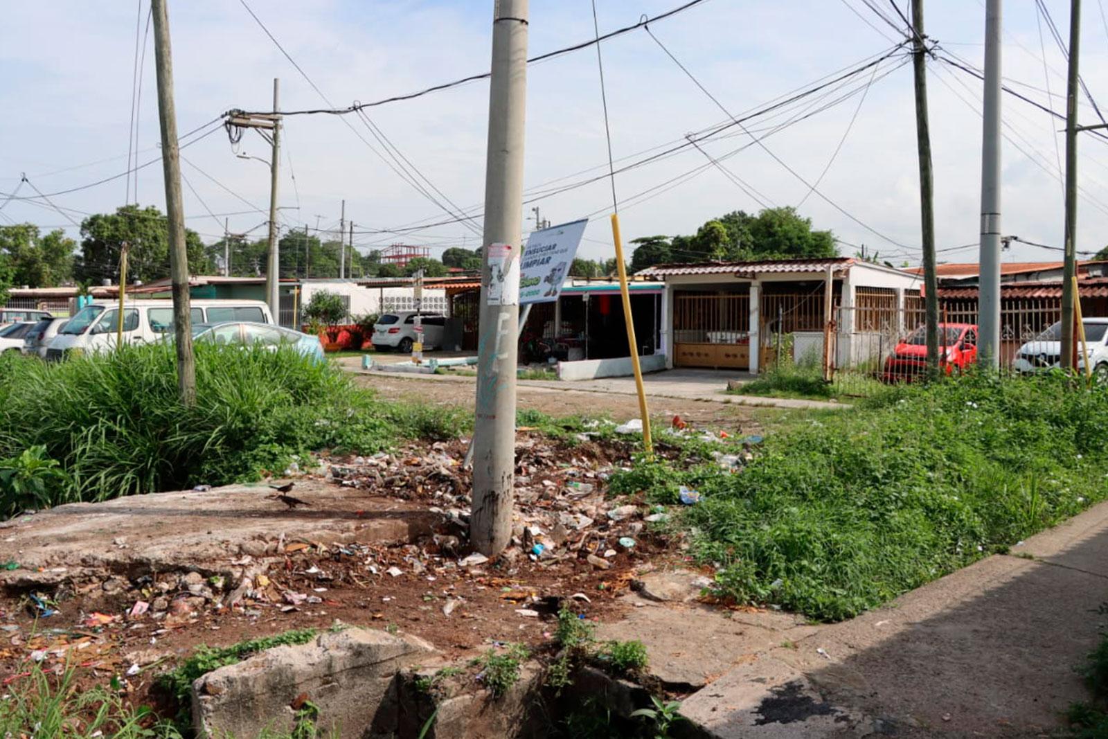 Después limpieza de punto crítico en la comunidad de Concepción en la calle Horacio Alfaro, corregimiento de Juan Díaz