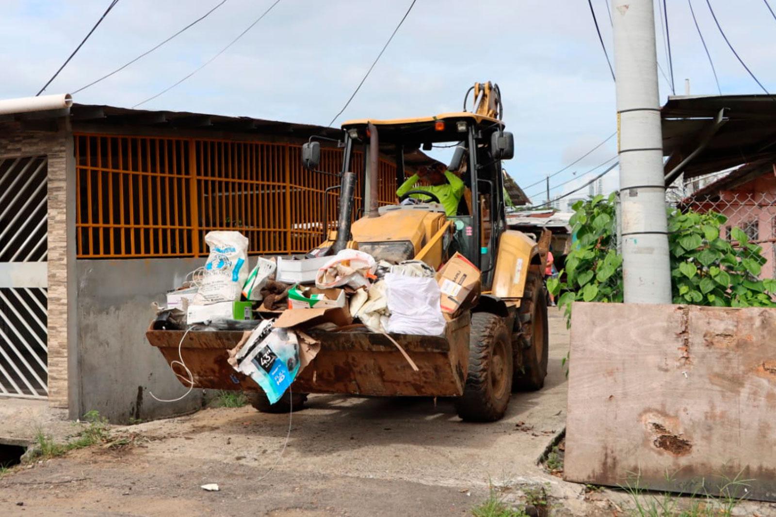 Recolección de desechos y enseres en Panamá Viejo, corregimiento de Parque Lefevre