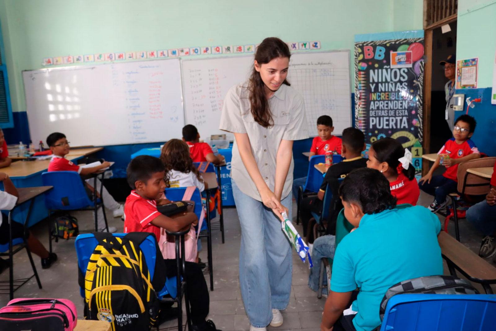 AAUD realiza talleres de reciclaje en centros educativos