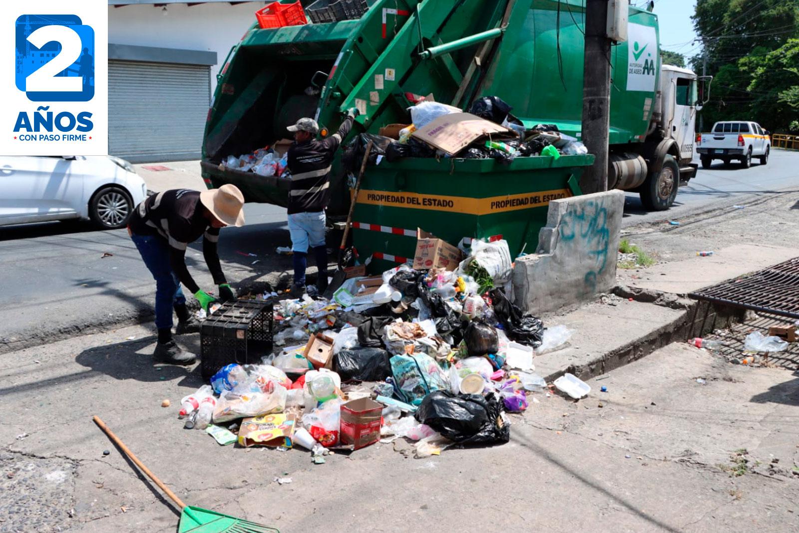Limpieza comunitaria mediante la recolección de desperdicios en San Isidro, corregimiento Omar Torrijos