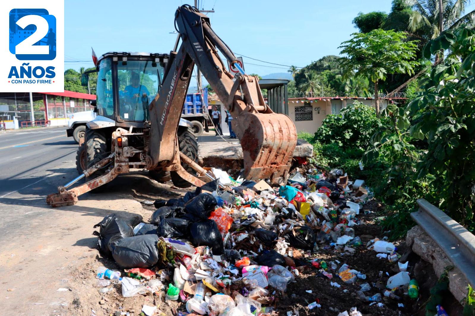 Remoción de focos de basura y desechos en la Vía La Siesta, corregimiento de Tocumen