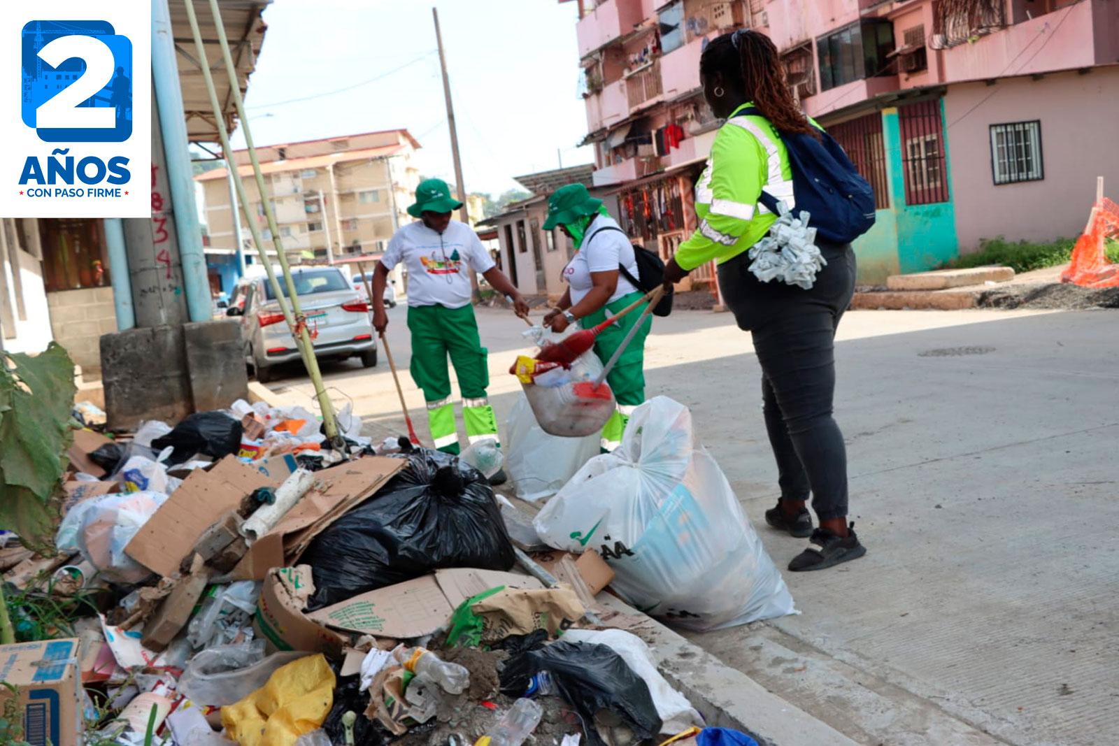 Cuadrillas realizan barrido y limpieza integral en Calle 23, corregimiento de Calidonia