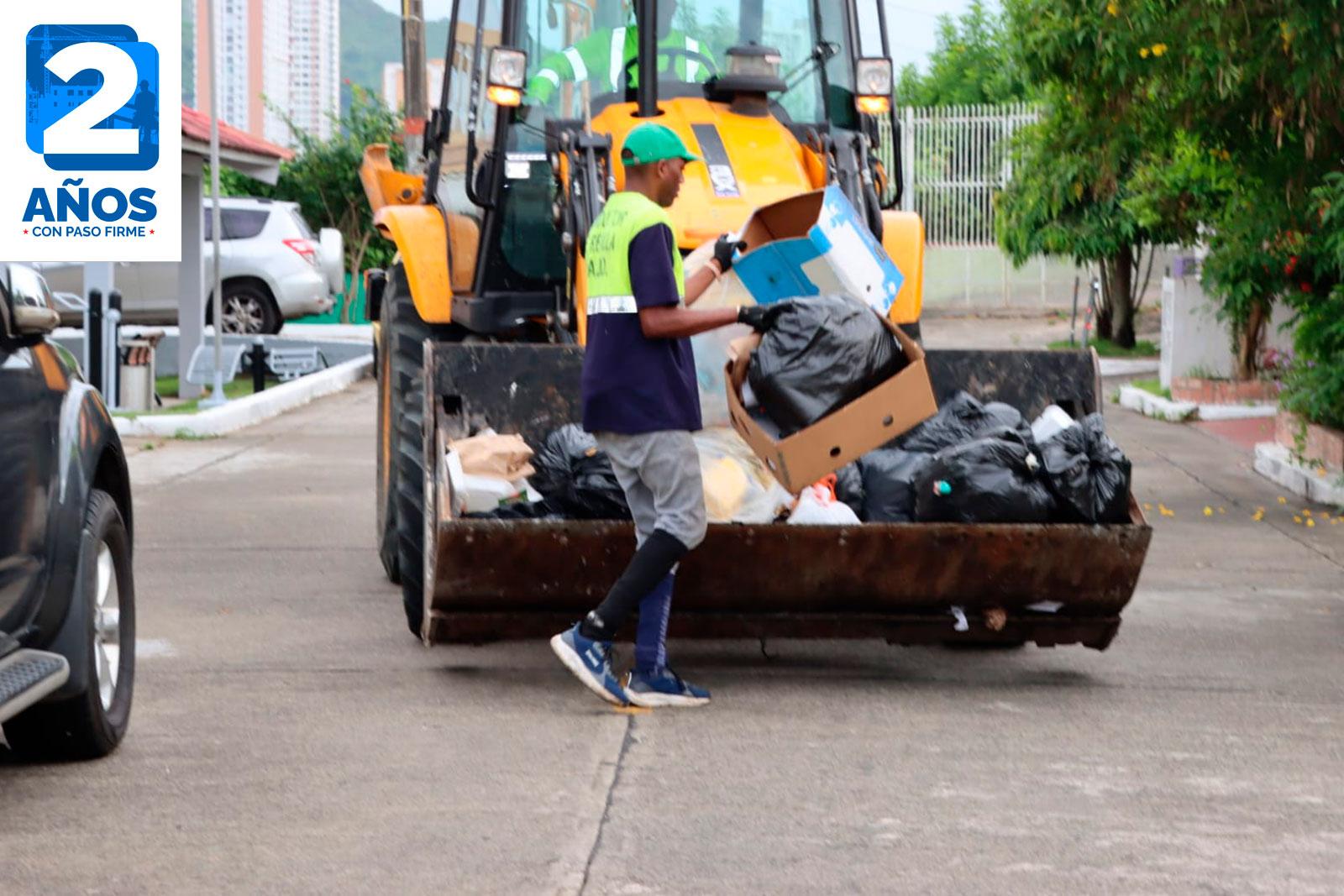 Despliegan operativo integral de limpieza y fumigación en Pueblo Nuevo