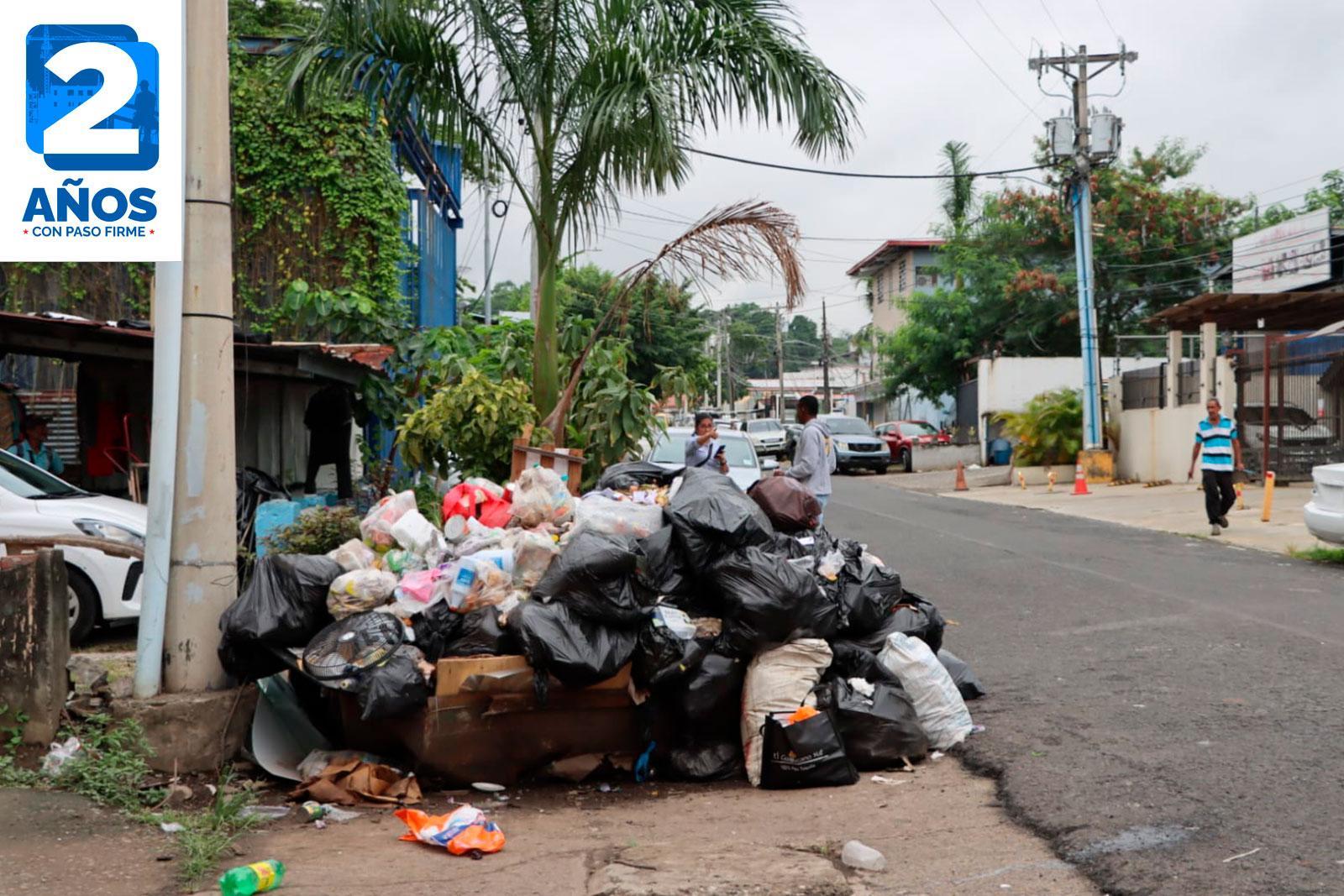 Erradicación de acumulaciones en Calle 17, corregimiento de Parque Lefevre.