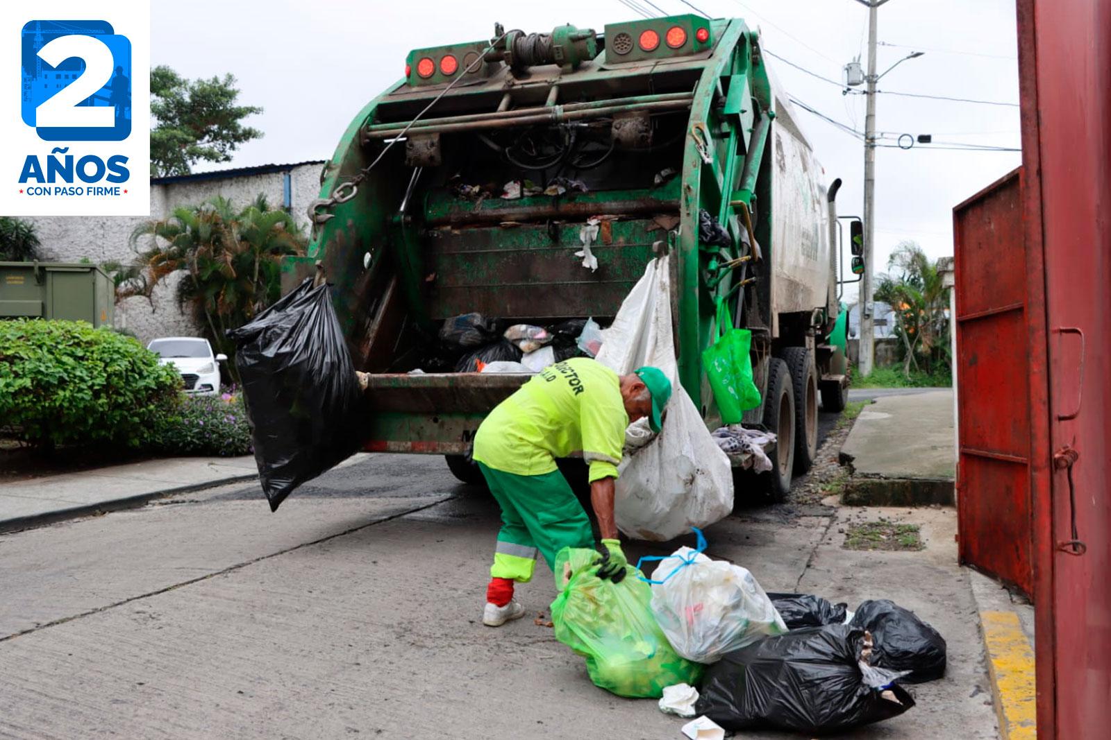 Recolección y saneamiento vial en Calle 13, corregimiento de Río Abajo. 