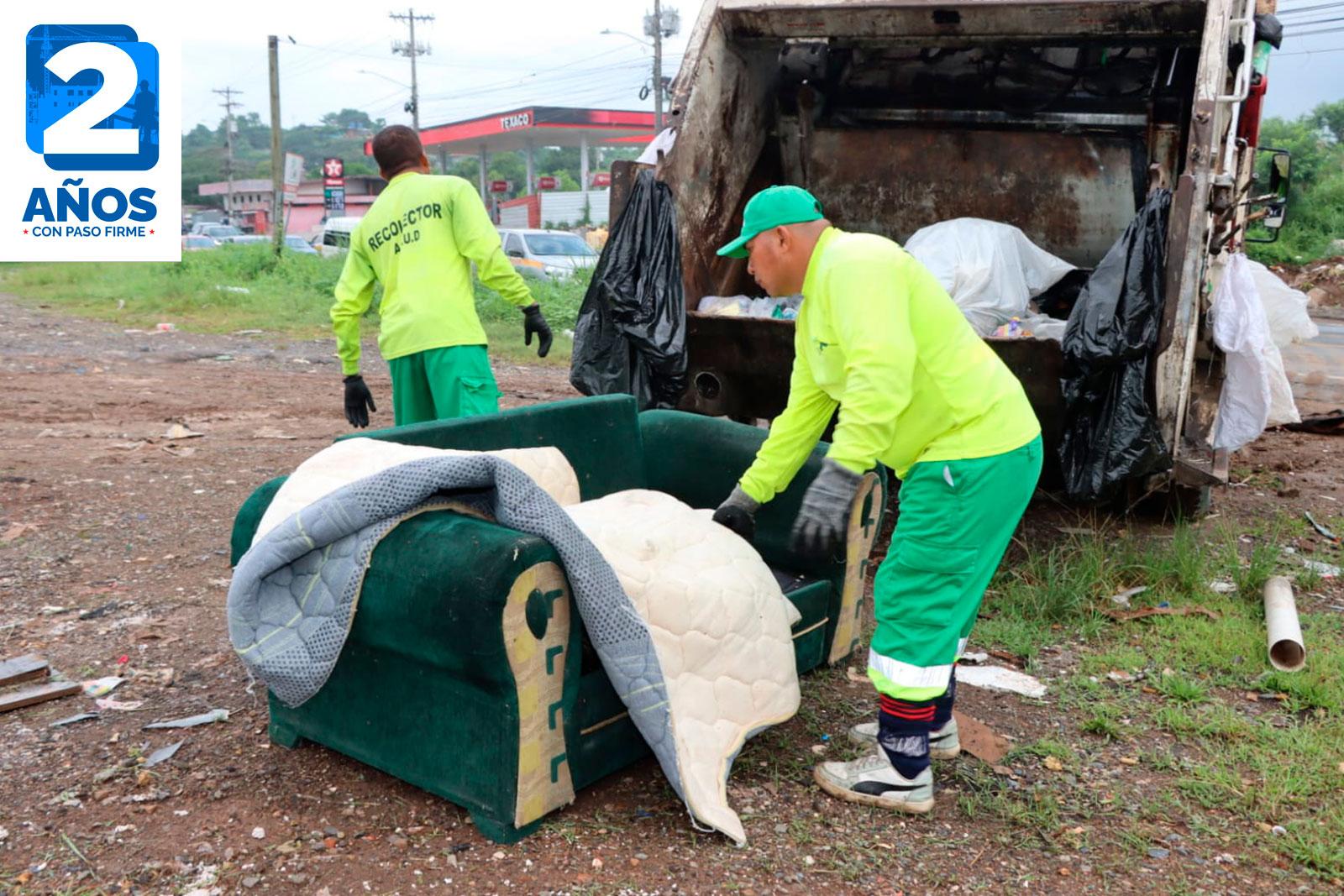 Limpieza de lote adyacente al puente sobre el Río Belén, en el corregimiento de Tocumen