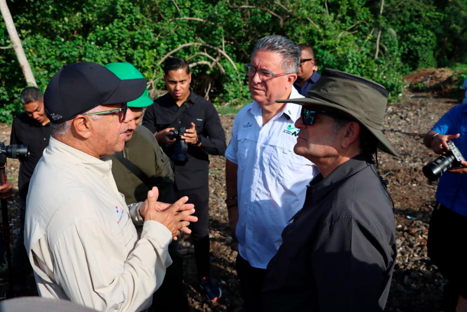 Autoridades de la AAUD, MiAmbiente, MINSA, Alcaldía, Representante de Pueblo Nuevo, Representantes del Consorcio Río Verde y otras autoridades vinculadas al proyecto