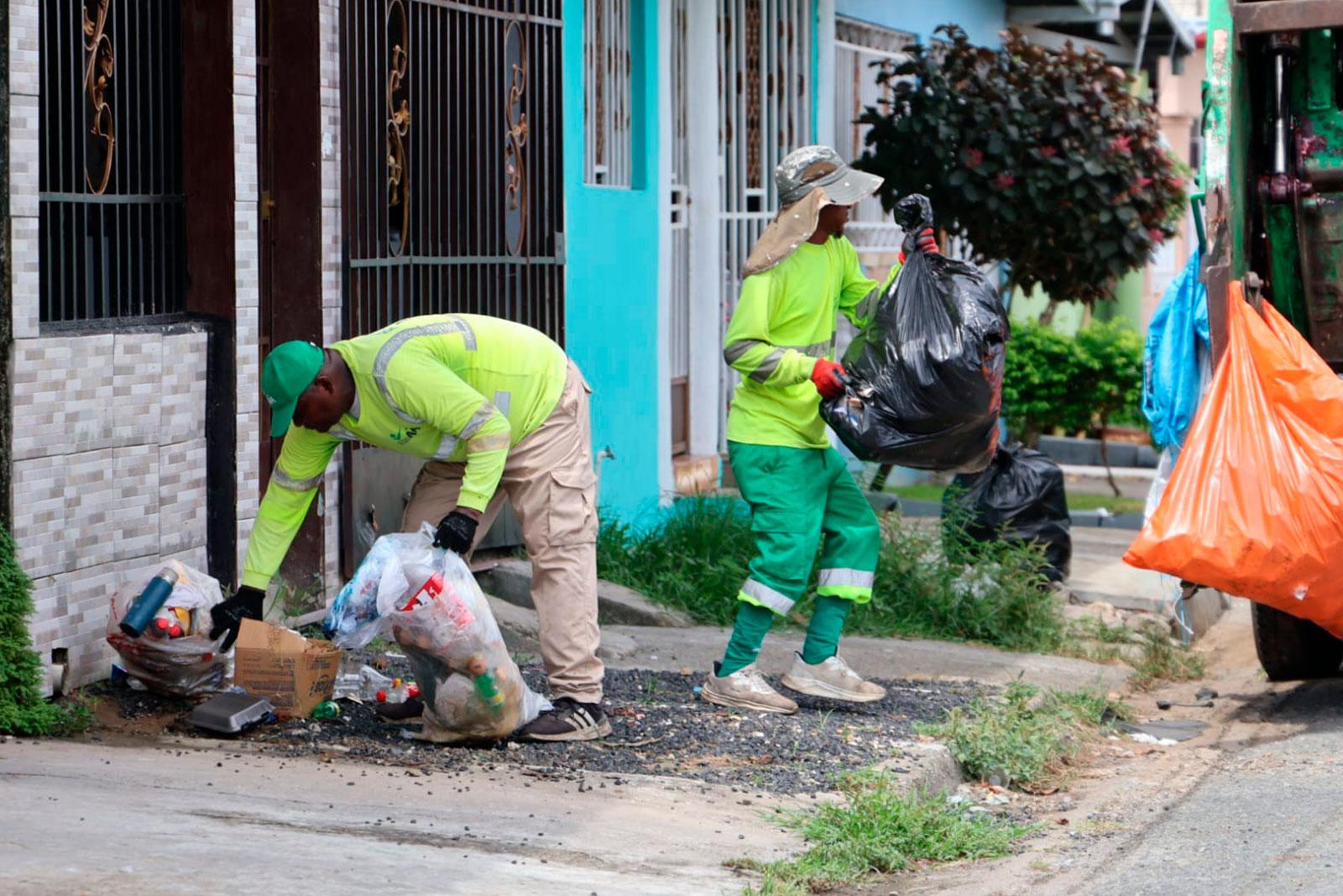 Recoleccion de desechos en Nuevo Tocumen corregimiento 24 de Diciembre