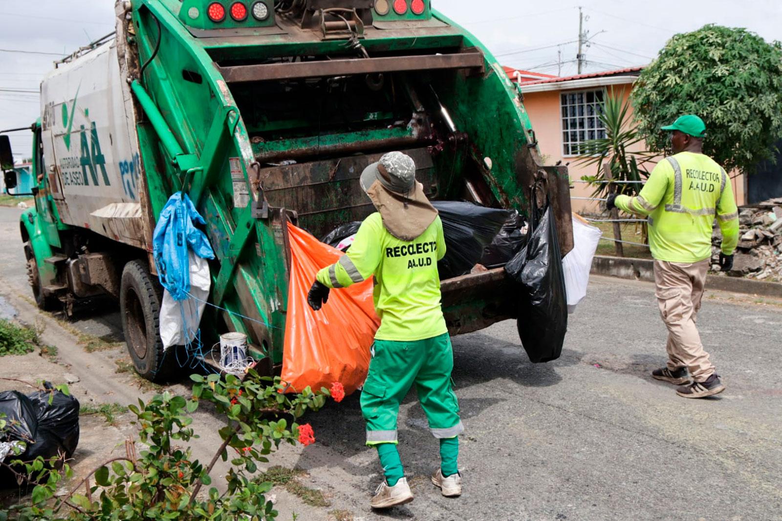 Recoleccion de desechos en Nuevo Tocumen corregimiento 24 de Diciembre