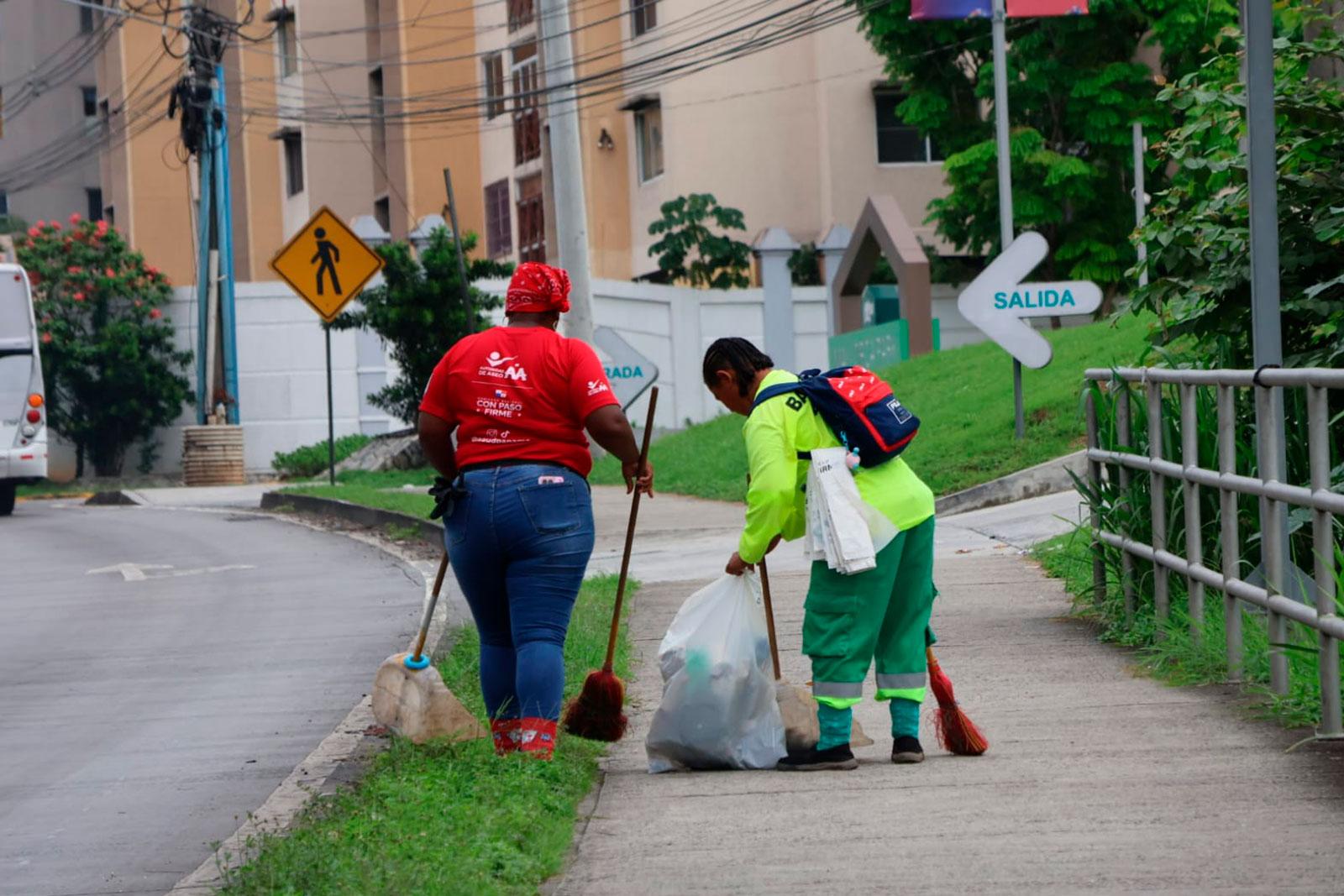 Barrido en la vía Roosevelt a la altura de Ojo de Agua, corregimiento Belisario Porras