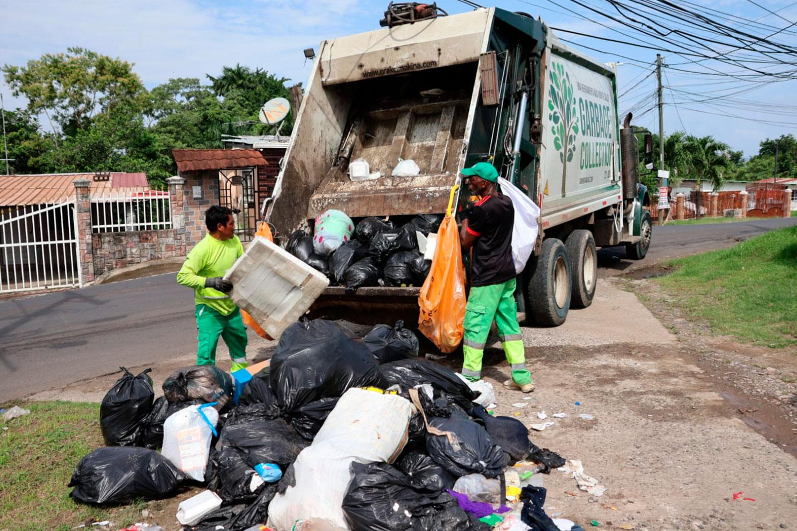Recolección de desechos en Calle Rana de Oro, corregimiento de Pedregal