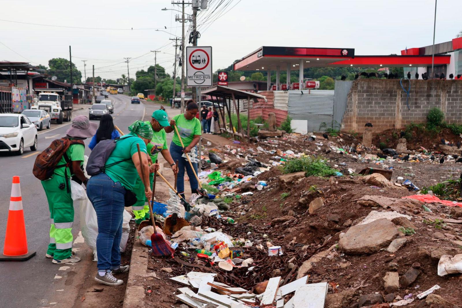 Barrido y limpieza en terreno baldío Belén, corregimiento de Tocumen