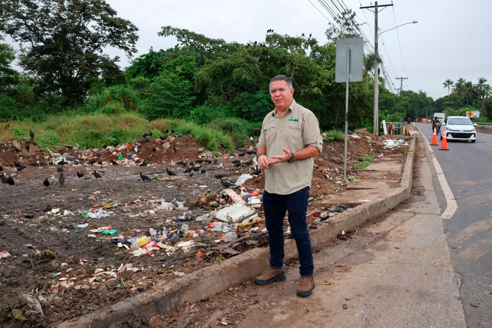 Administrador General hace inspección en terreno baldío en Belén, corregimiento de Tocumen