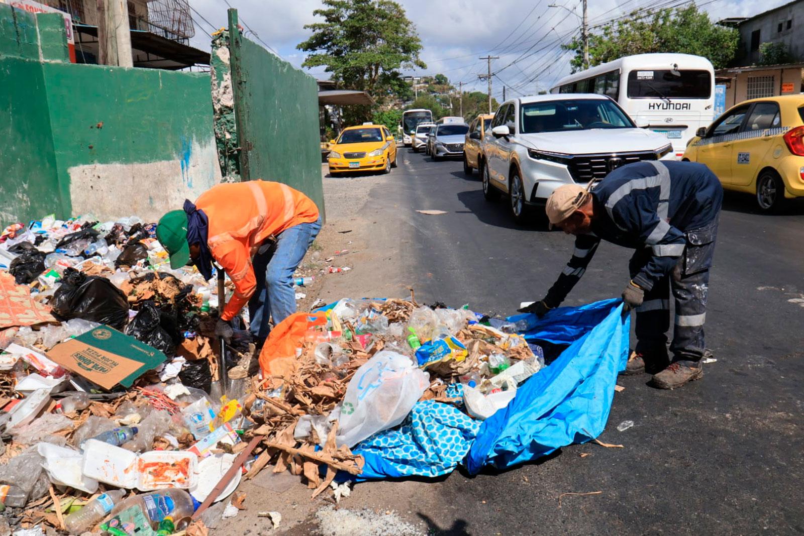 Recolección de desechos en Torrijos Carter, corregimiento de Belisario Frías