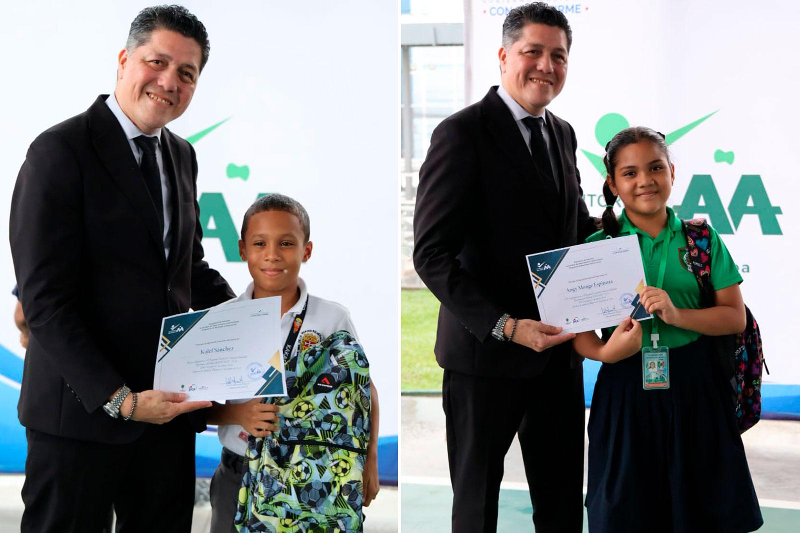 Entrega de certificados de participación del programa Guardianes del Ambiente