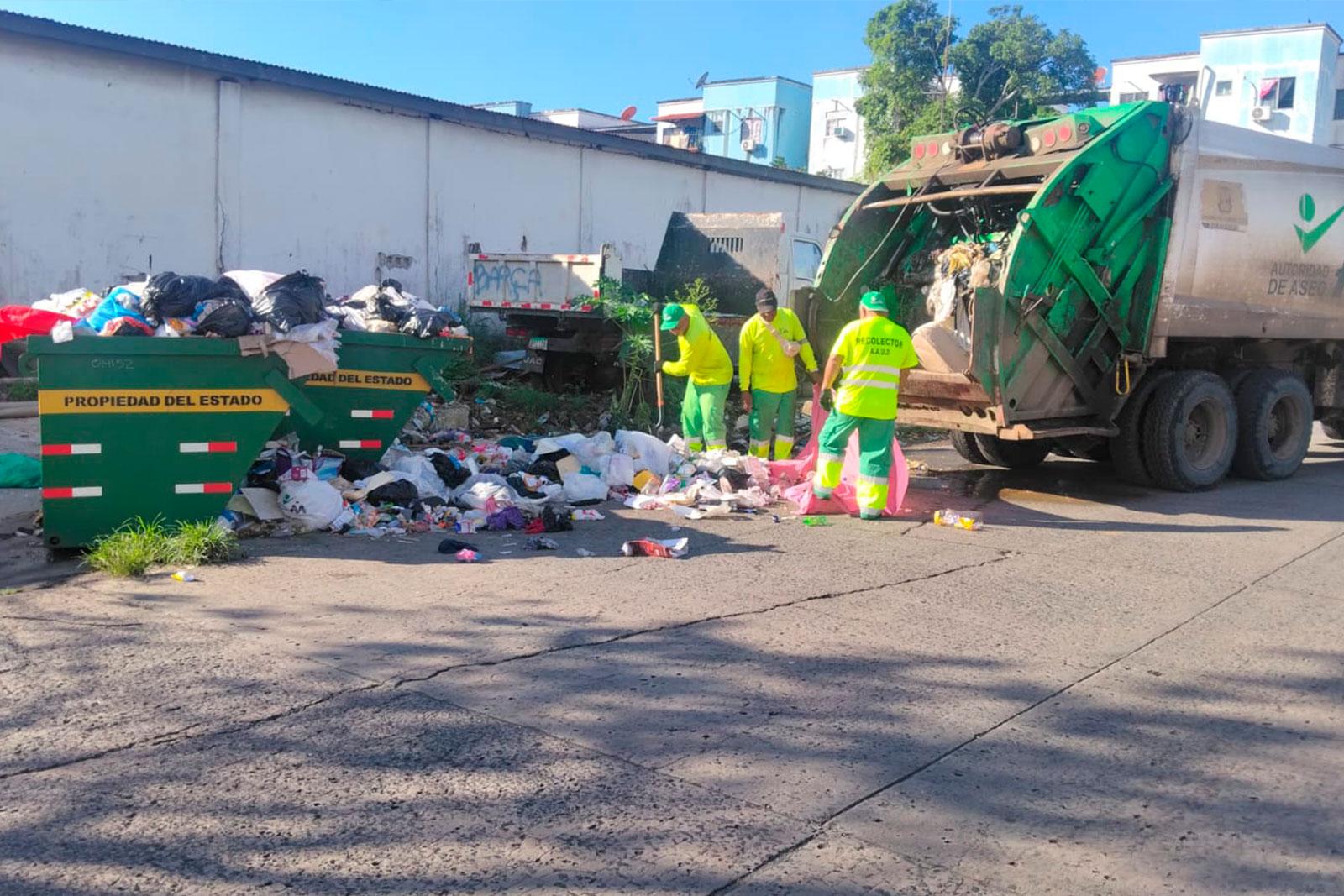 Recolección de desechos en punto crítico en Curundú