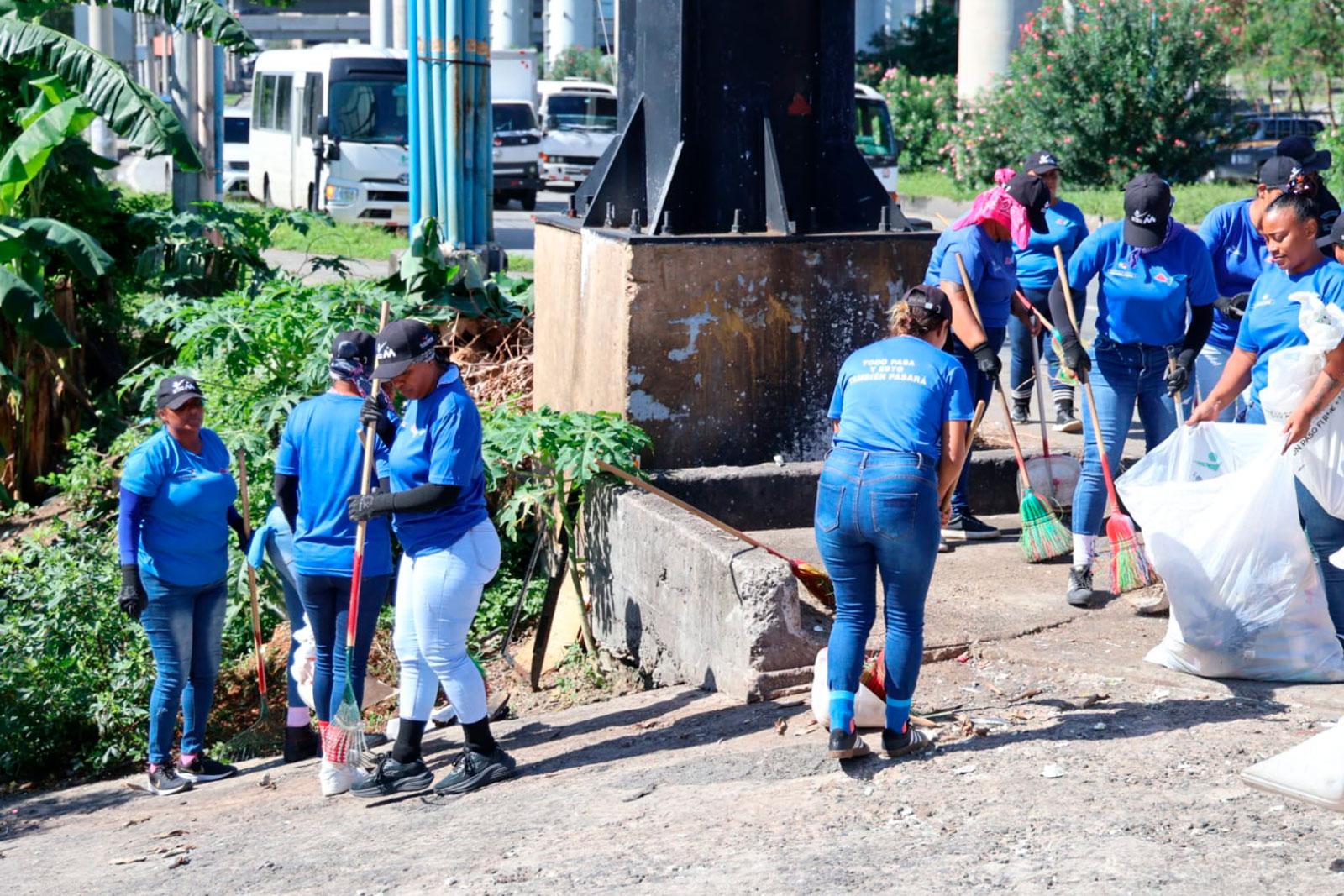 óvenes del Plan Libertad participan en jornada de limpieza en San Antonio, corregimiento Rufina Alfaro