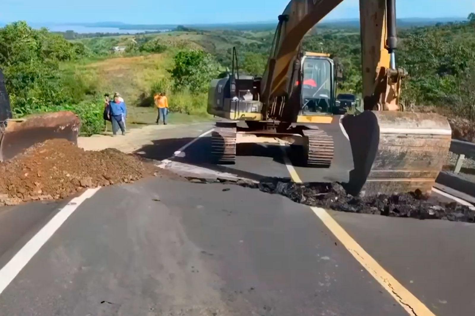 Arreglo de calles de acceso a diferentes lugares donde fueron dañadas por sismo