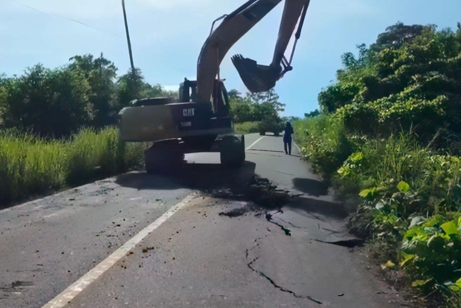 Arreglo de calles de acceso a diferentes lugares donde fueron dañadas por sismo