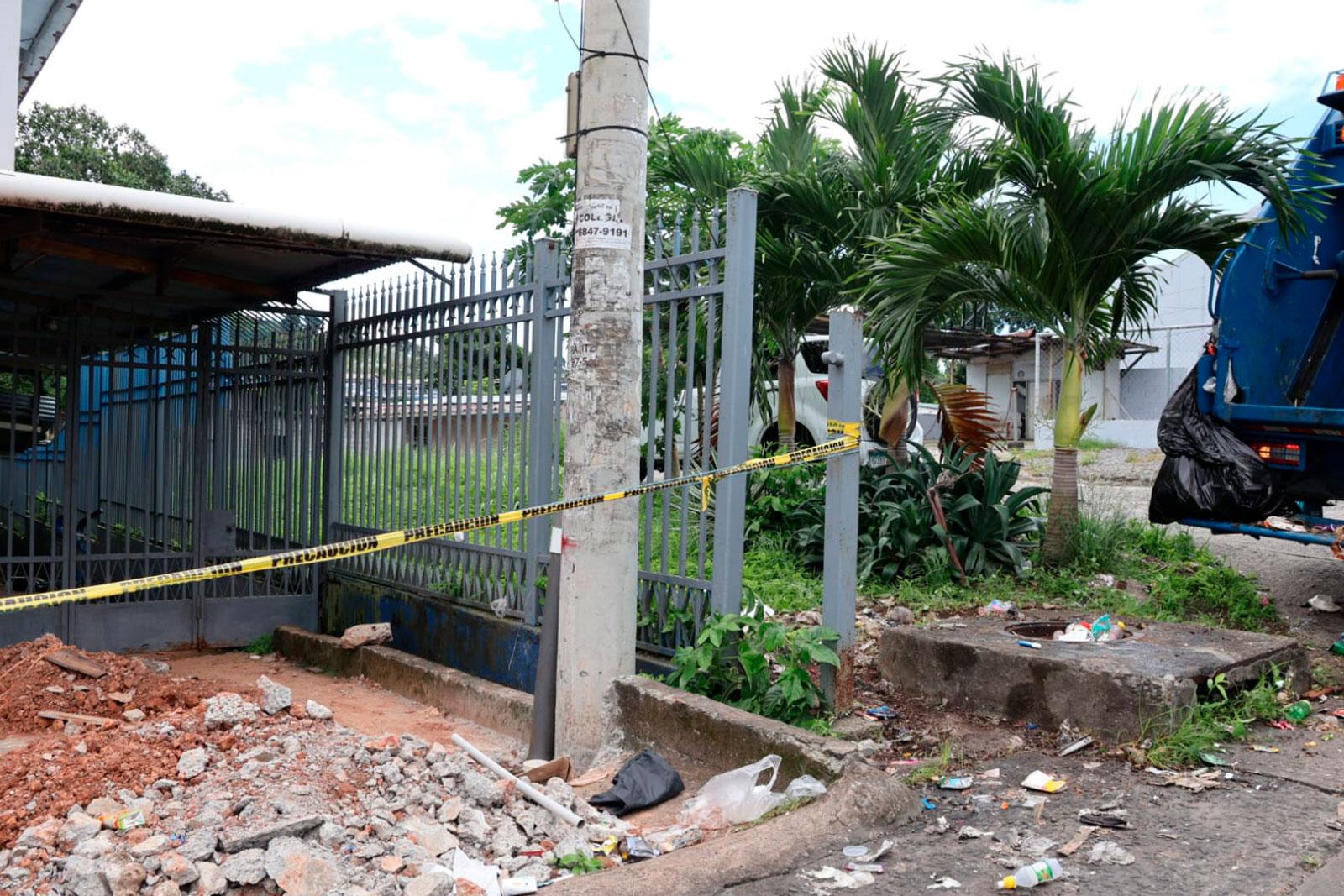 Recolección de desechos sólidos en Calle Las Peras, Santa Librada 5.ª Etapa, corregimiento Ernesto Córdoba Campos.