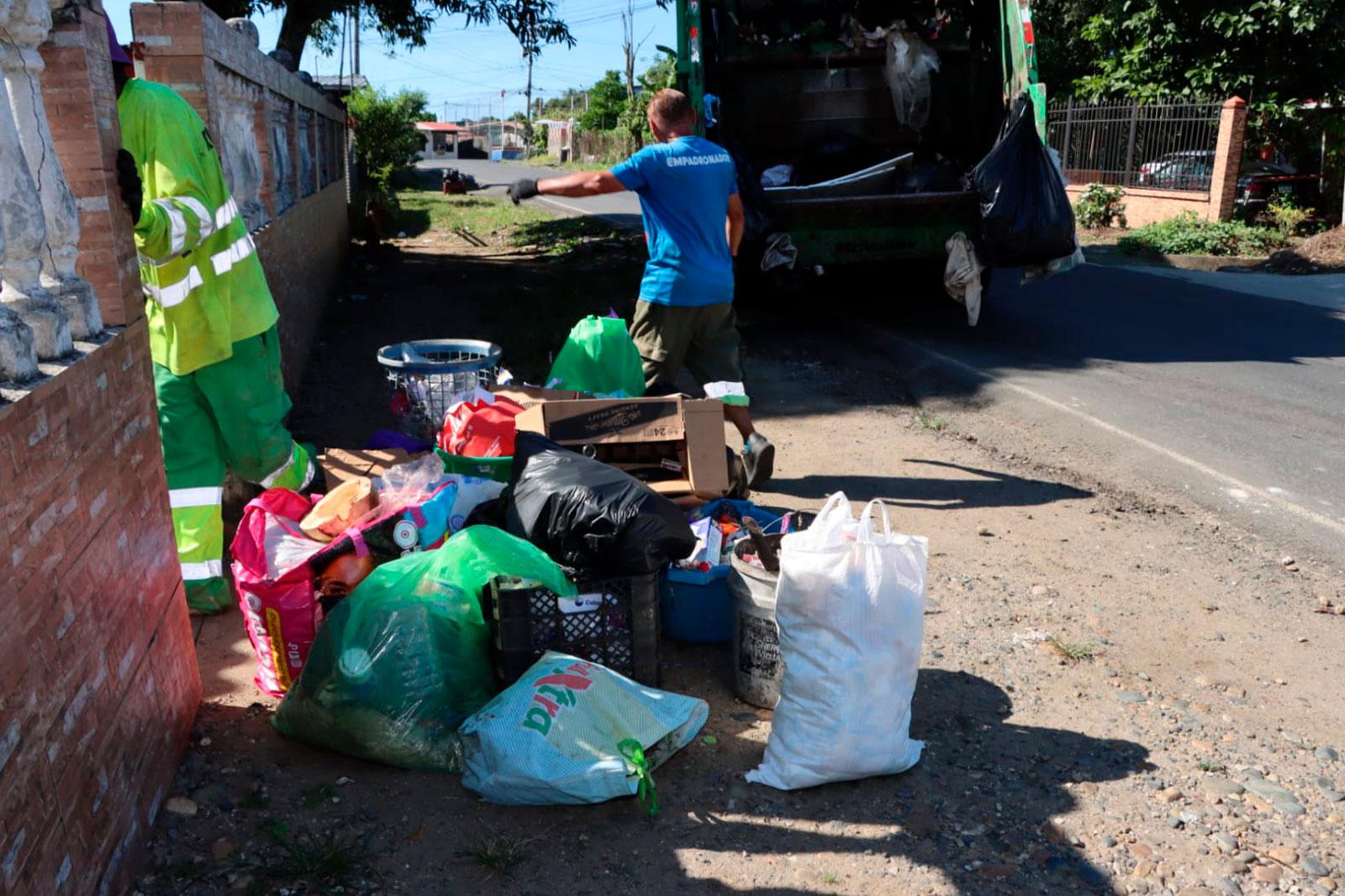 Cuadrillas de aseo desarrollaron trabajos de recolección en el corregimiento de Pácora