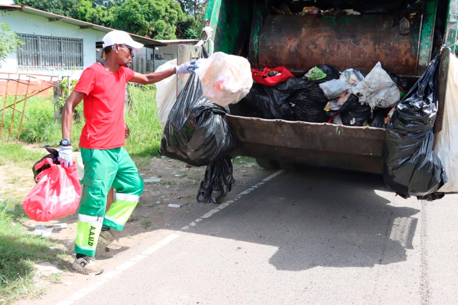 Recolección de desechos sólidos urbanos en el Sector Sur de Pantanal, corregimiento de Tocumen